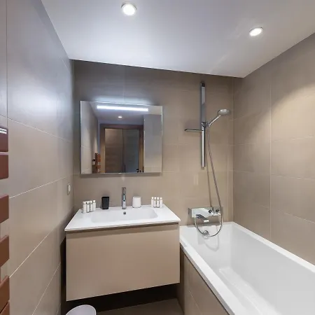 Cosy A Avec Piscine, Sauna Et Acces Facile Au Centre - Fr-1-569-53
